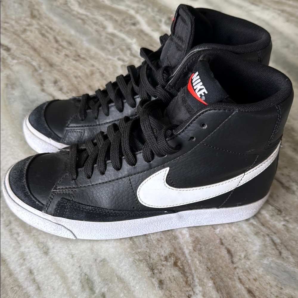 Nike Blazers Mid 77 GS Kids Size 4.5Y